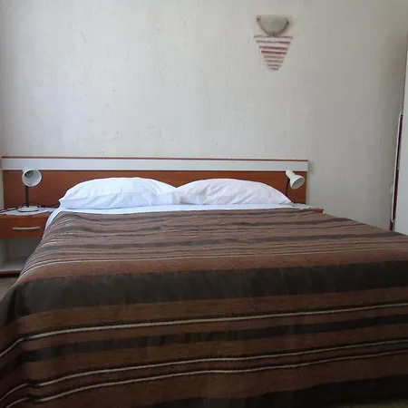Studio 14160a Apartment